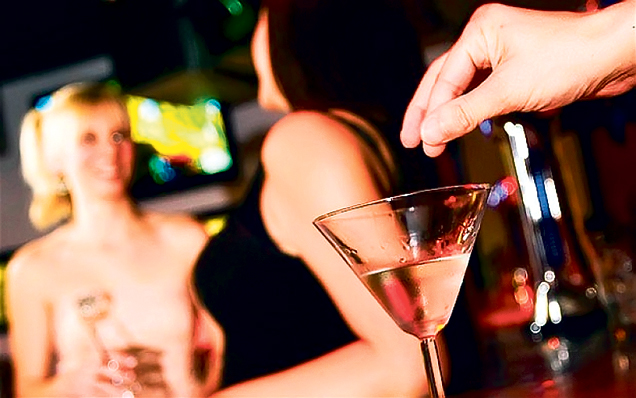 Alarmă pentru părinți și autorități! Adolescenții se droghează cu sirop de tuse ieftin, din farmacii!