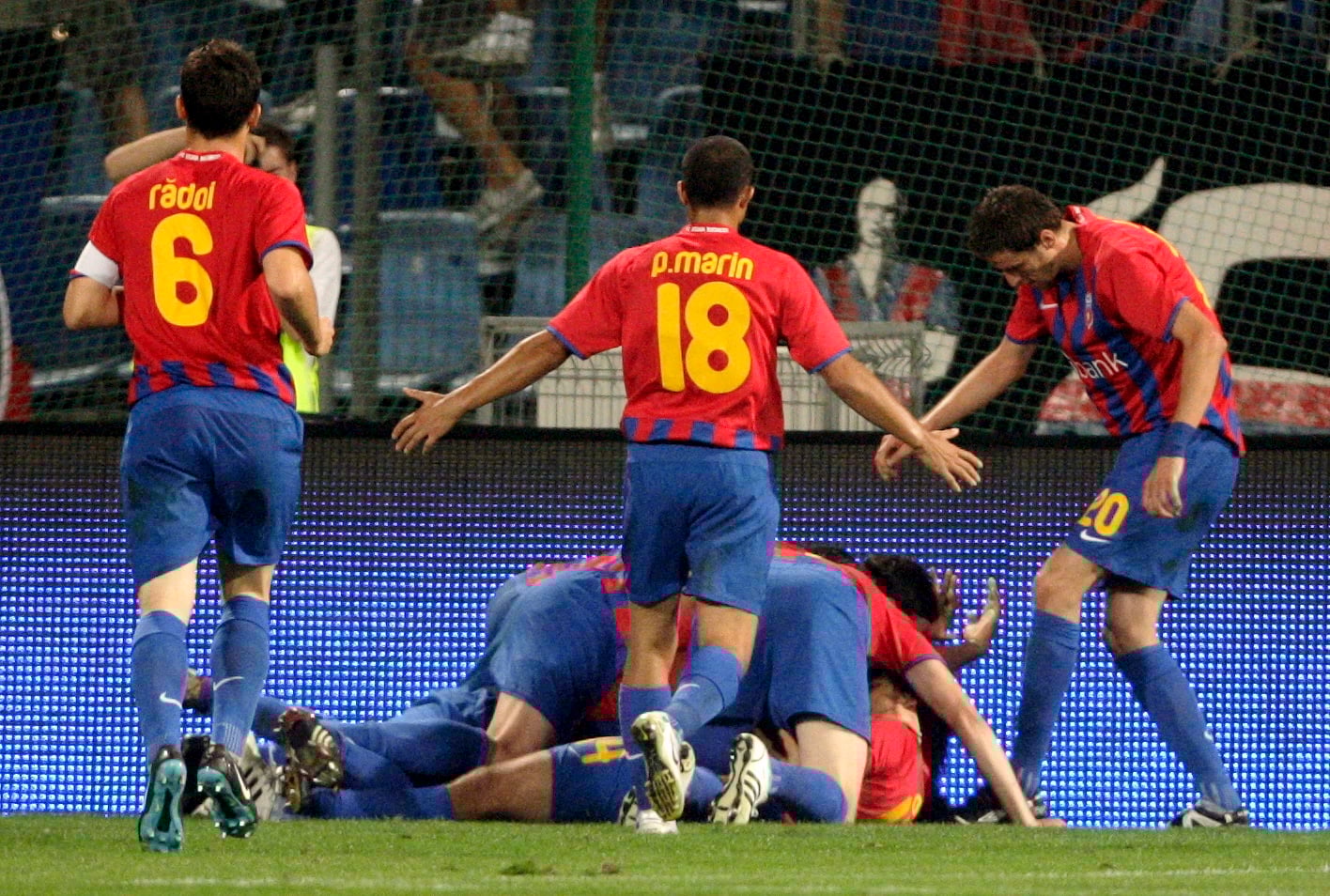 0-101170-steaua.jpg 0-101170-steaua.jpg