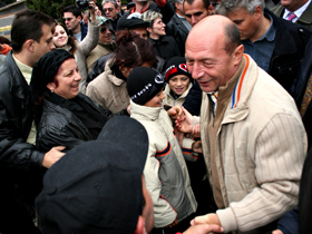 0-96984-basescu.jpg