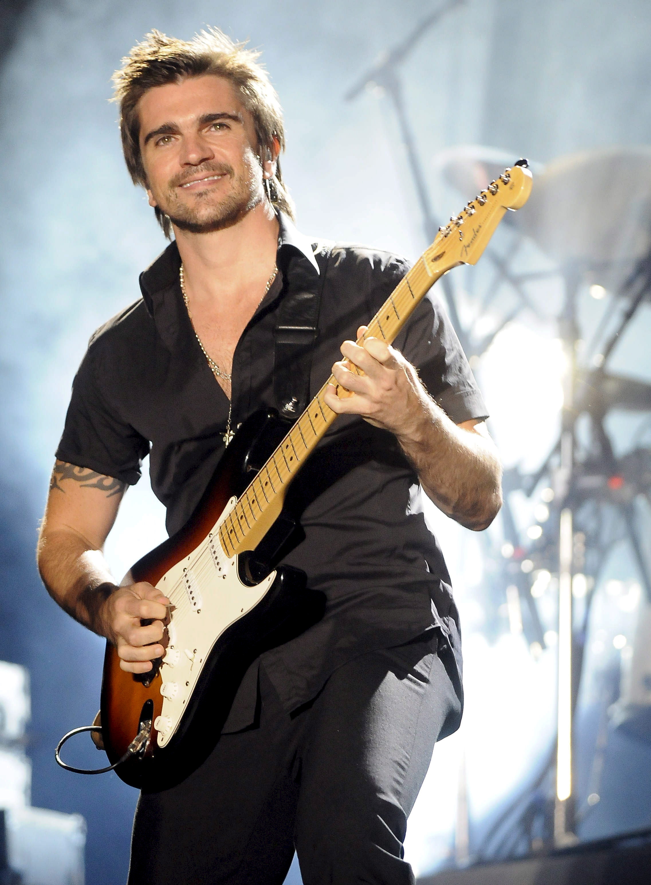 0-98875-juanes1.jpg