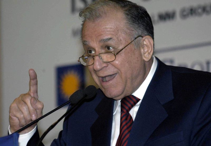 0-114124-iliescu.jpg