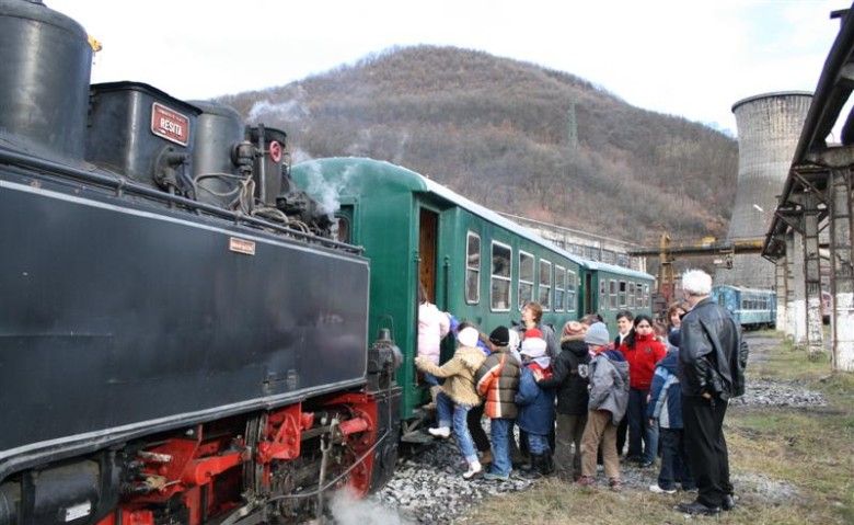 3843-111776-mocanita2.jpg 3843-111776-mocanita2.jpg