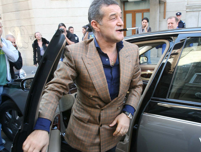3846-112312-becali.jpg