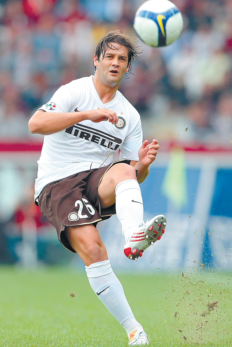 3852-113116-chivu.jpg