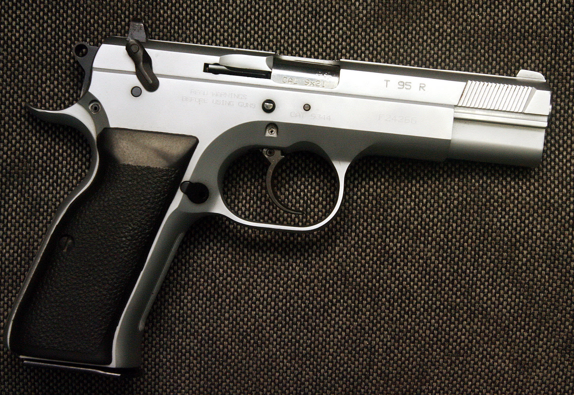 0-123261-pistol.jpg