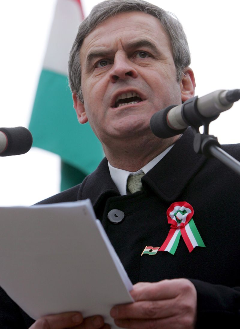 0-126838-laszlo.jpg