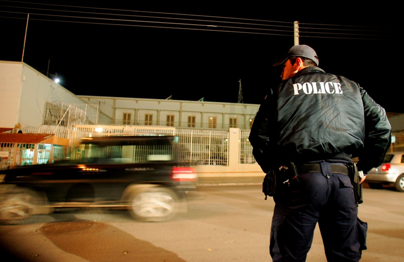 0-128629-policemenareseenoutsidethekorydalloshighsecurityprisoninathens1.jpg