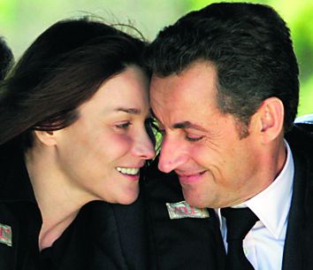 3898-122696-12carlasisarkozy.jpg