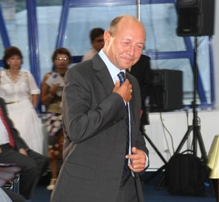 0-129338-basescu.jpg