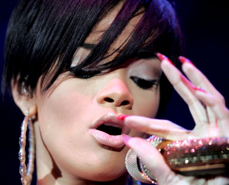 0-130574-rihanna.jpg