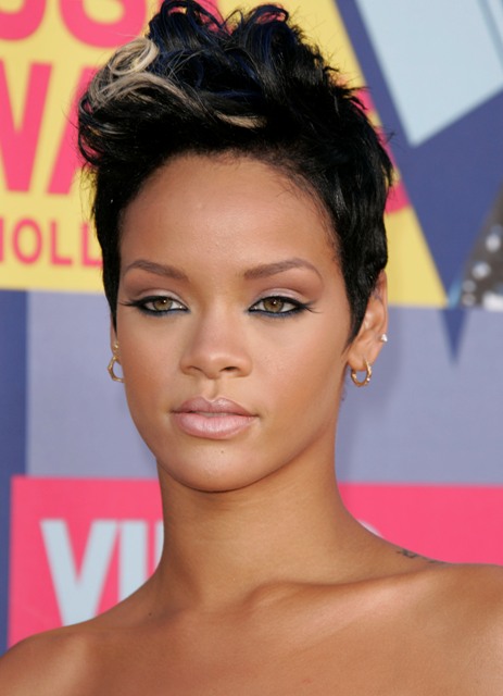 0-131914-rihanna1.jpg