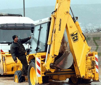 0-131990-excavator.jpg