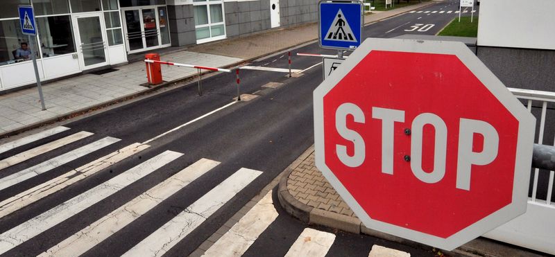 0-133645-stop.jpg