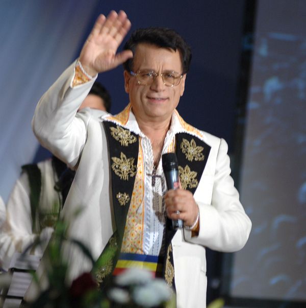 0-134826-dolanescu.jpg