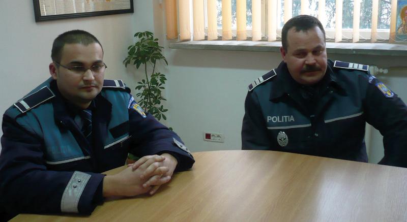 3932-129981-politisti.jpg