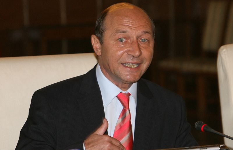 0-136535-basescu.jpg