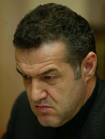 0-137106-1becali1.jpg