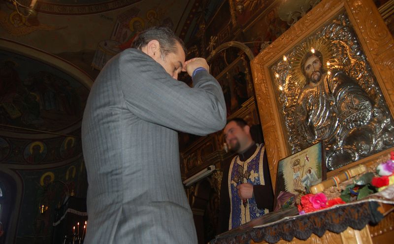 0-137563-becali.jpg