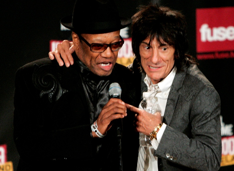 0-137757-bobbywomacklandhispresenterronwoodoftherollingstones.jpg 0-137757-bobbywomacklandhispresenterronwoodoftherollingstones.jpg