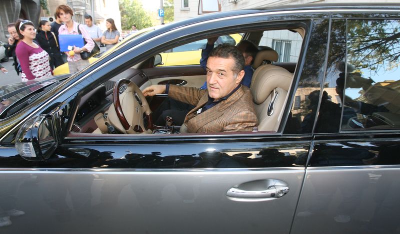 0-138277-becali.jpg 0-138277-becali.jpg