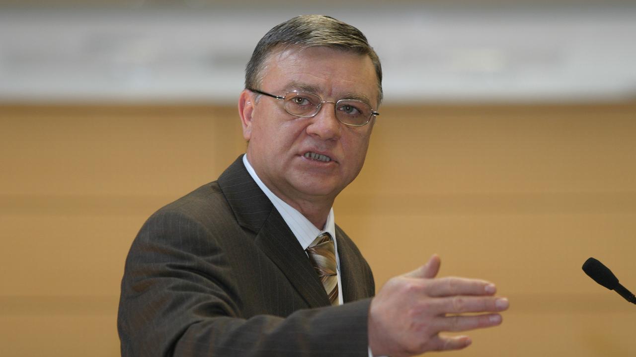 0-142072-mirceaa.jpg