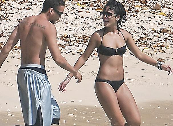 3989-143136-rihanna.jpg 3989-143136-rihanna.jpg