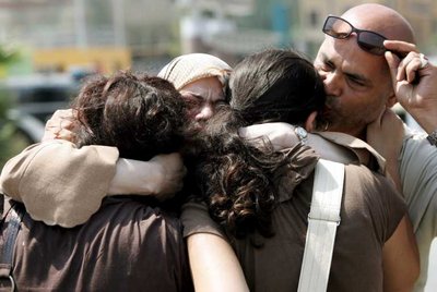 0-144225-kiss.jpg