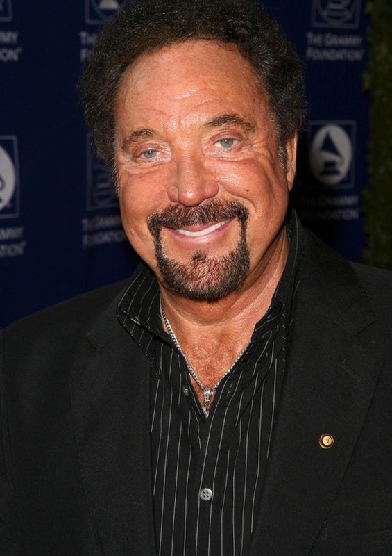 0-145210-tomjones.jpg