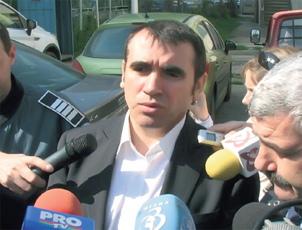 4005-147250-penescu.jpg 4005-147250-penescu.jpg