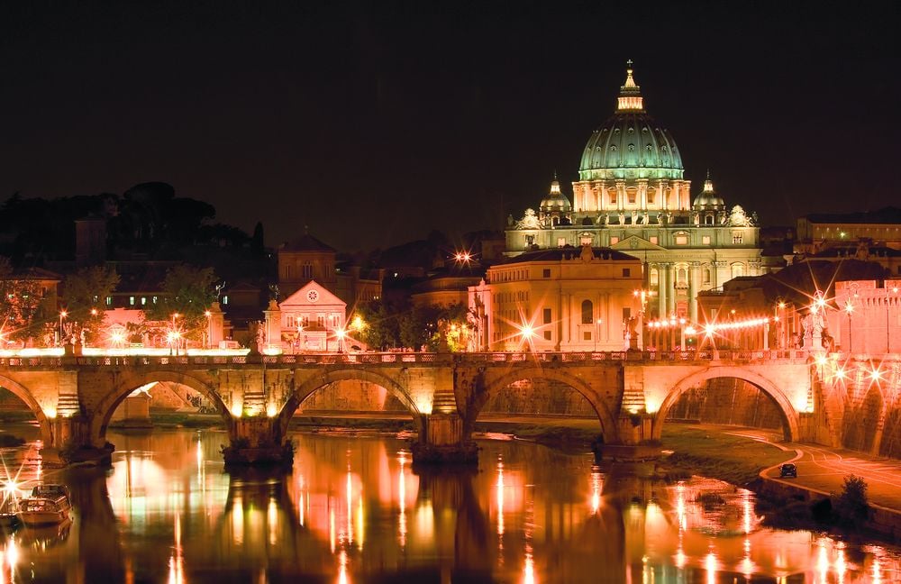 4006-147533-19vaticanshutterstock_3353095.jpg