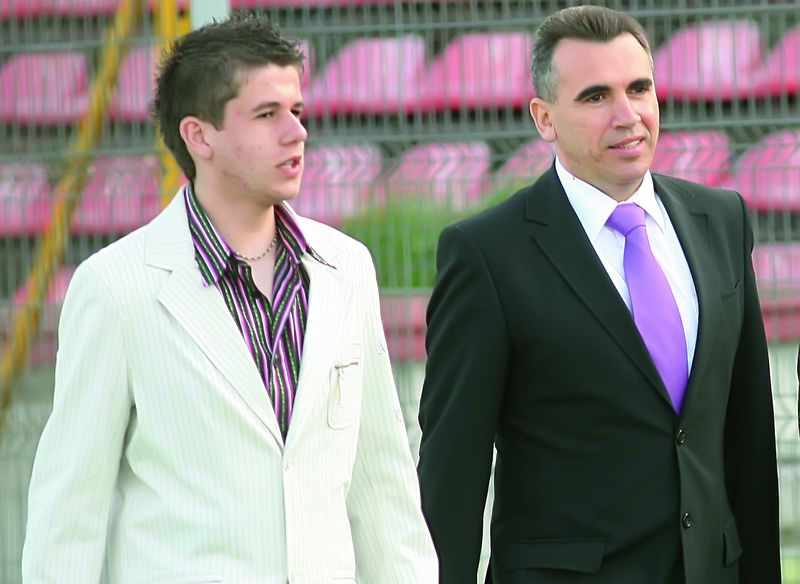4017-149939-fampenescu.jpg
