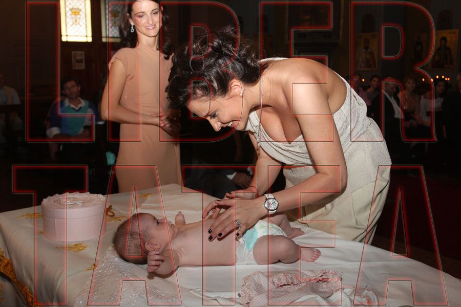 4020-150781-adelina.jpg 4020-150781-adelina.jpg