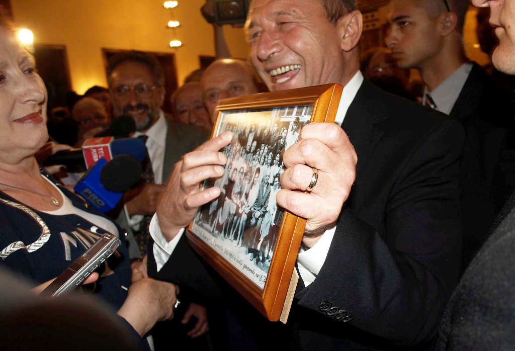 0-151323-basescu.jpg