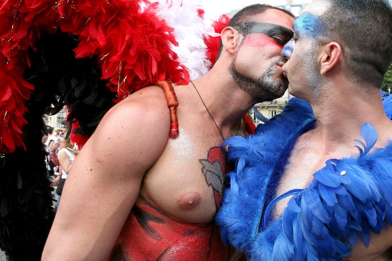 0-151929-gay1.jpg