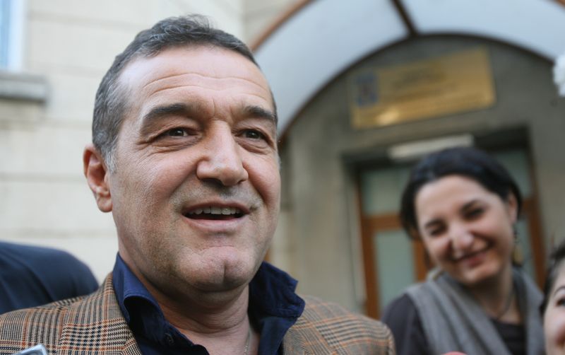 0-157891-becali.jpg