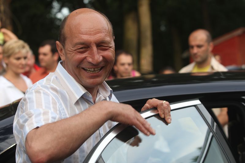 0-158306-basescu.jpg