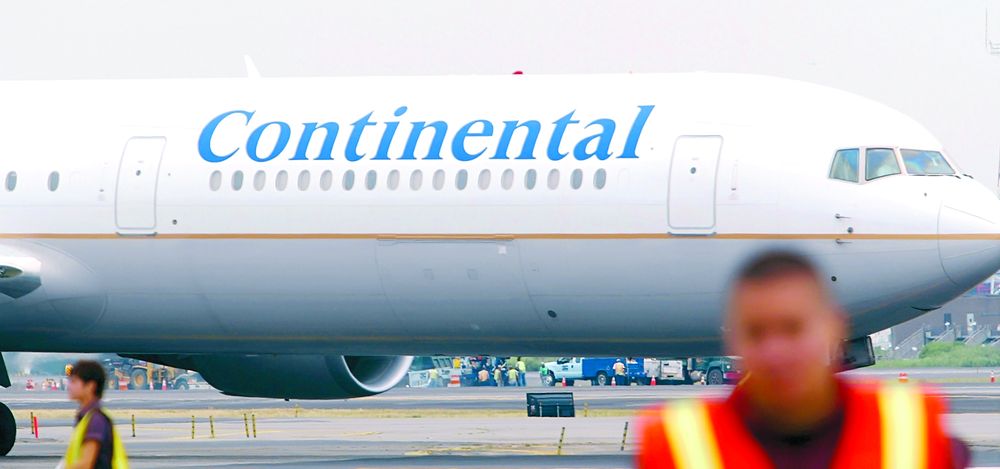 4039-155785-32avioncontinentalaeroport2319998_afp__mediafax.jpg