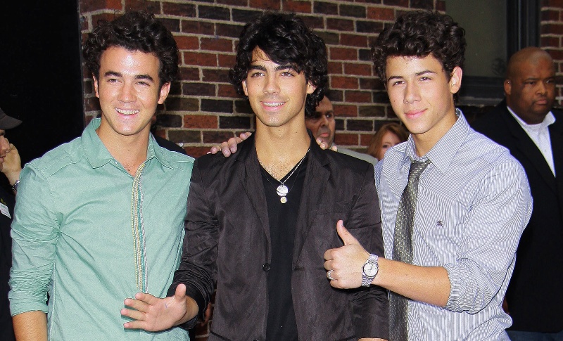 0-159602-jonas_bros.jpg