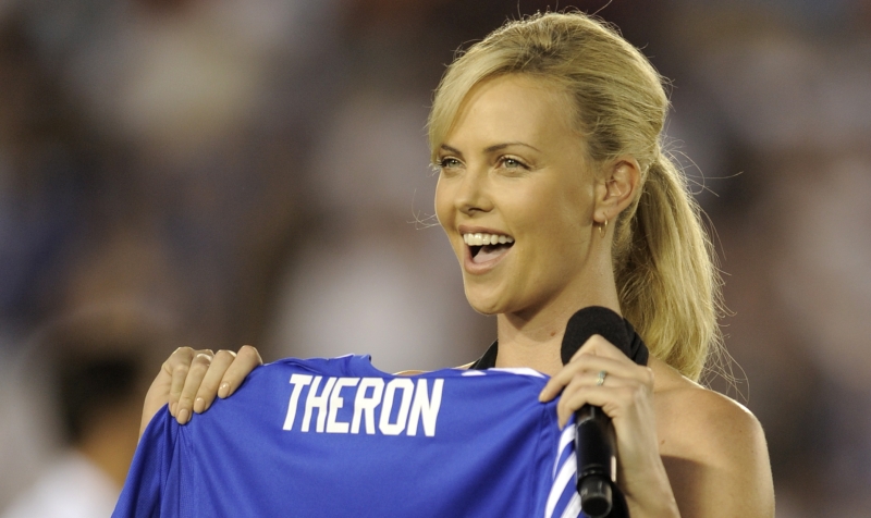 0-166086-charlize_theron_chelsea_mare.jpg