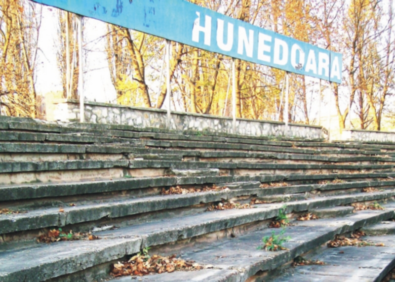 4072-165448-stadion_hunedoara.jpg