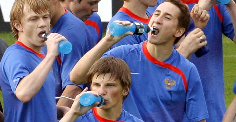 0-169978-andrei_arshavin_bautura_1.jpg