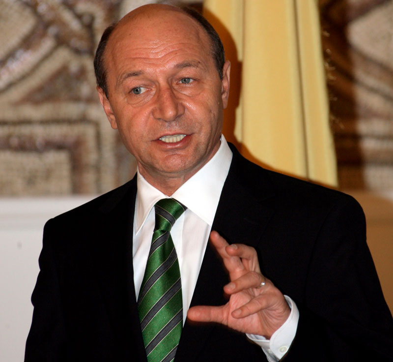 0-170542-basescu.jpg