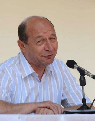 0-171177-basescu.jpg