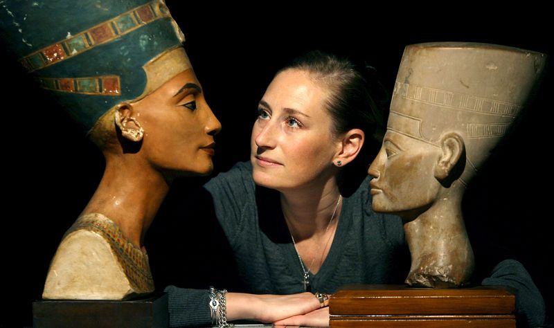 0-175271-nefertiti.jpg
