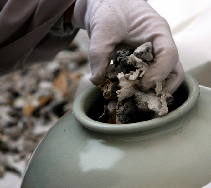 0-175977-ashes.jpg