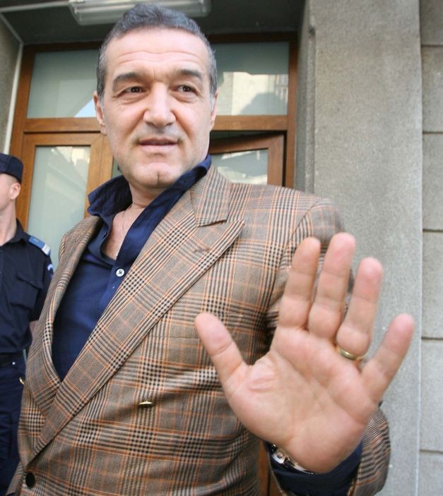 0-178022-becali.jpg