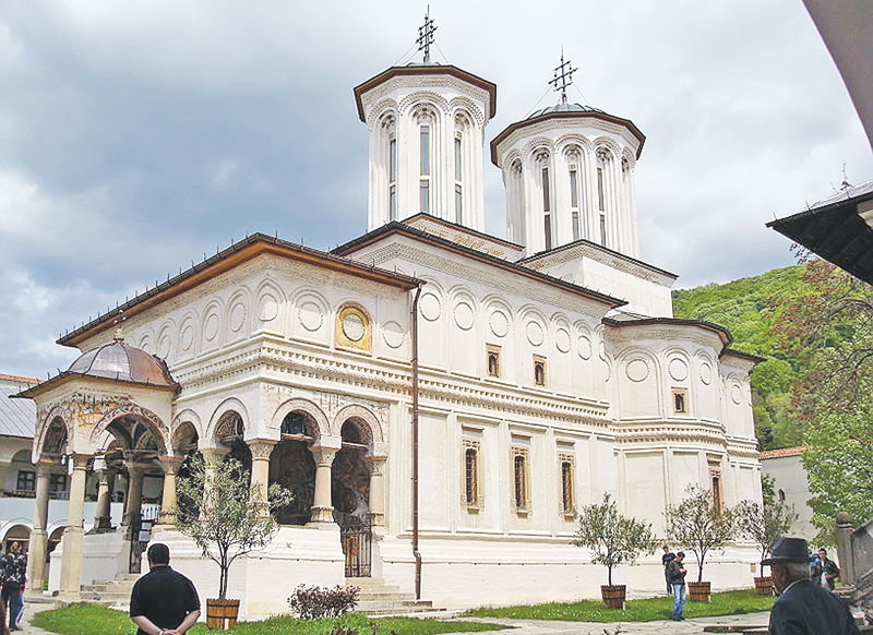 4102-173318-15religiemanastireahorezu.jpg