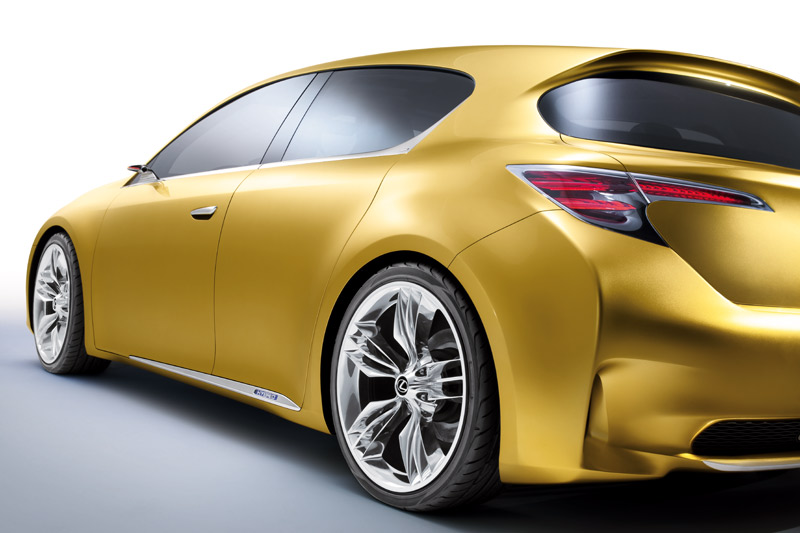 0-180570-lexus1.jpg