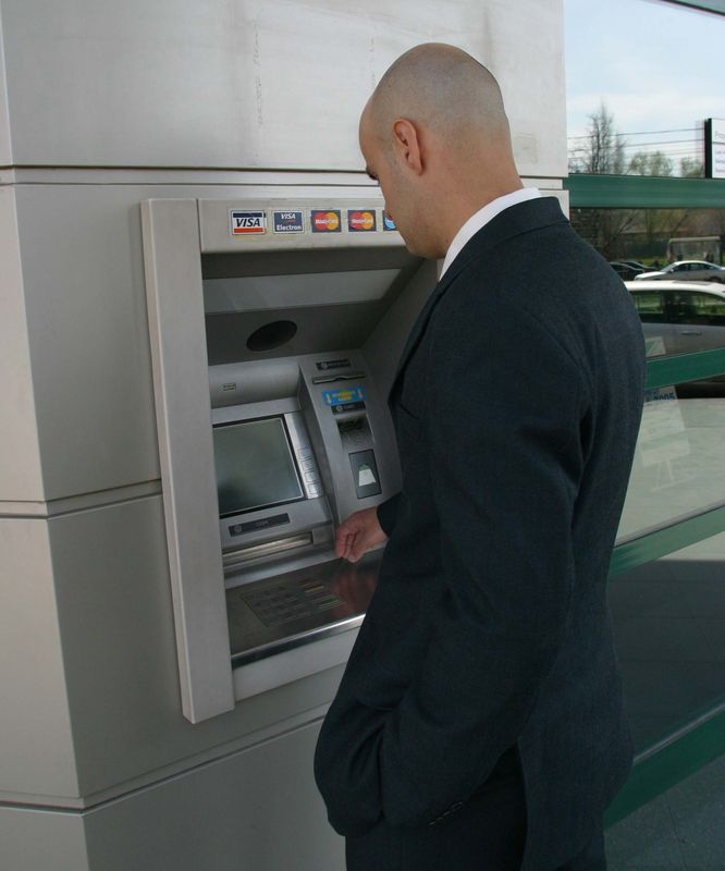 0-180633-bancomat.jpg