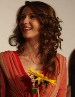 0-187222-adela.jpg